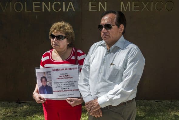 “Este memorial nos hace reflexionar sobre el país que queremos en un futuro. Por ello, el gobierno de la República ha definido una nueva política de estado en materia de seguridad. La violencia no se combate de ninguna manera con más violencia", dijo en el acto Miguel Ángel Osorio Chong, actual ministro de Interior mexicano. Ver toda la información