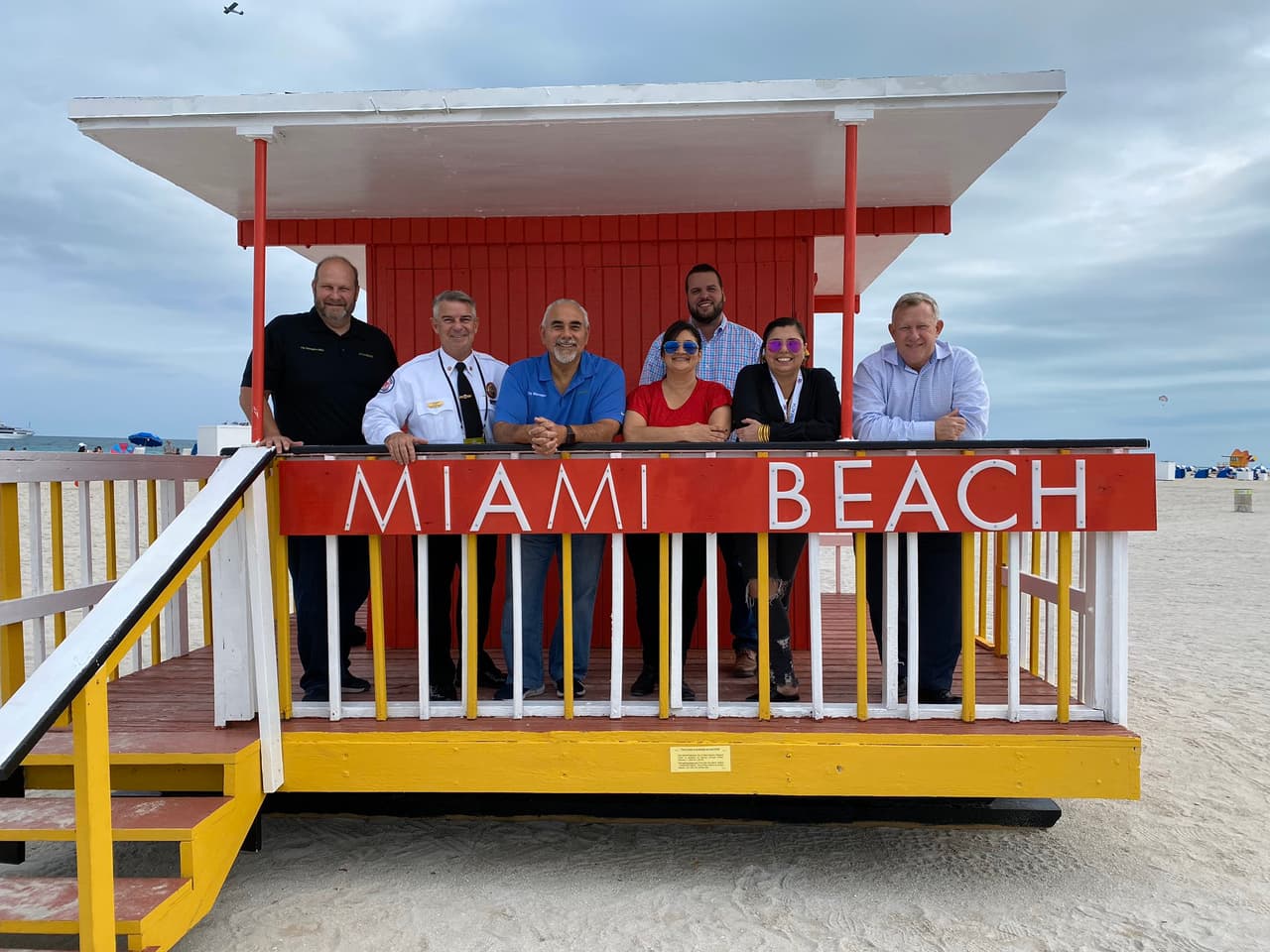 Subastan torre de salvavidas de Miami Beach con el logo de Kansas City Chiefs