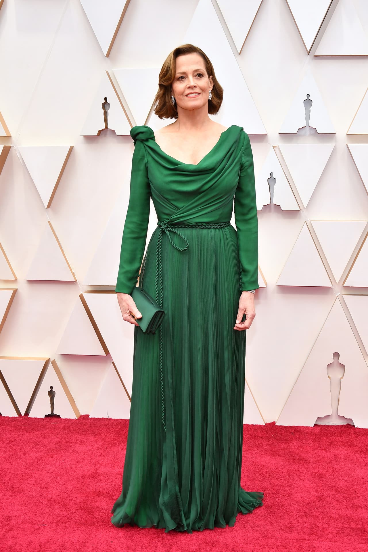 La actriz Sigourney Weaver utilizó este vestido color verde botella.