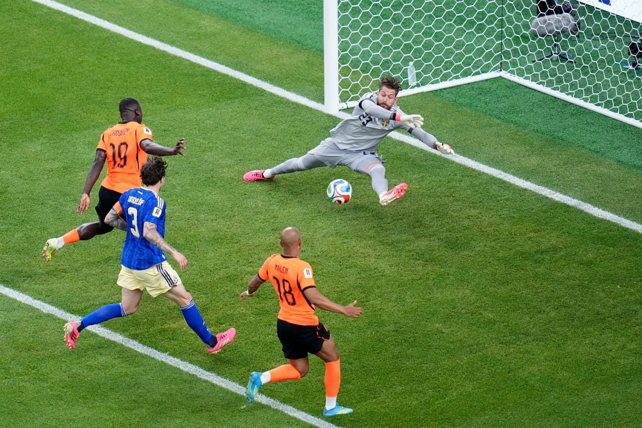 Minuto cinco del partido: Brian Brobbey anota el primer tanto del encuentro.