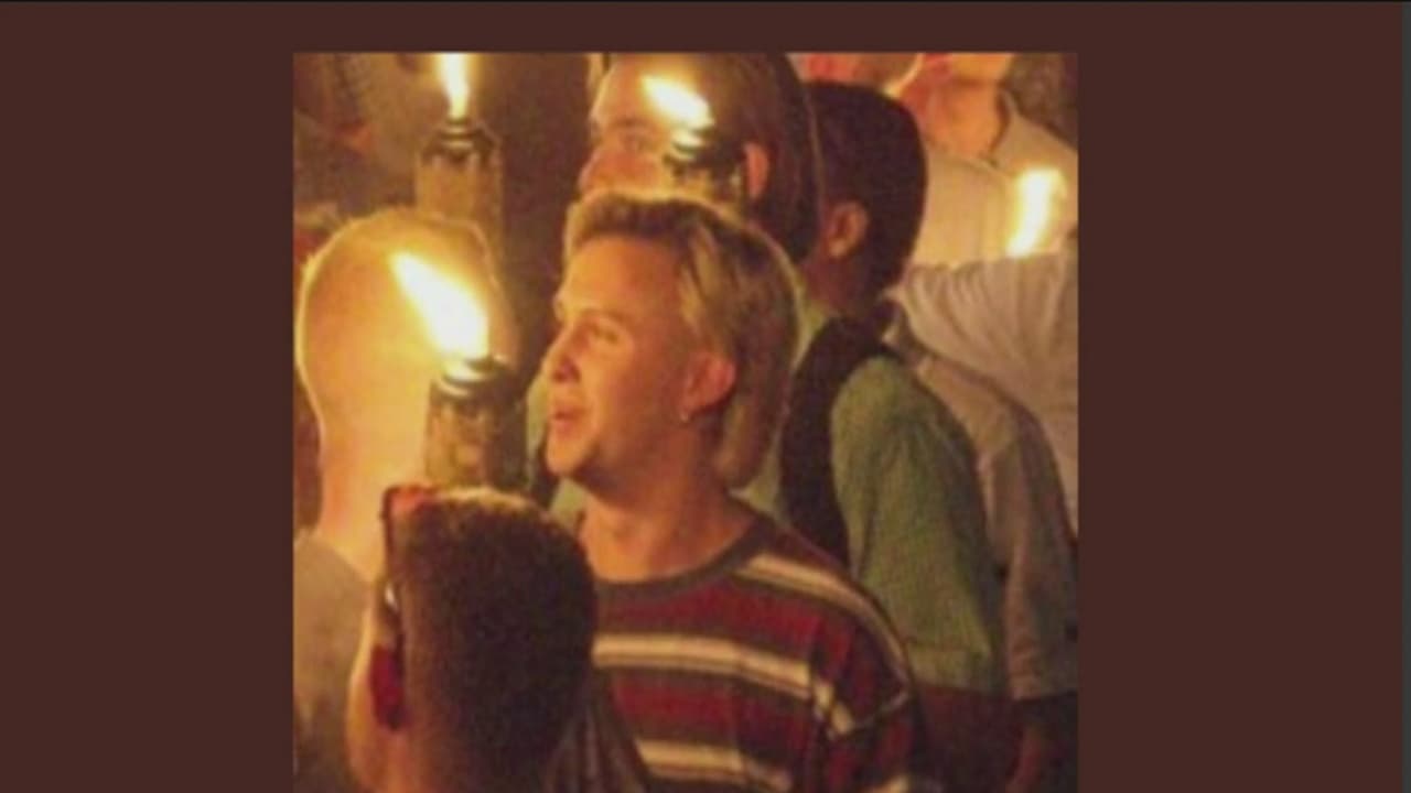 Se queda sin trabajo después de ser identificado en las marchas supremacistas de Virginia