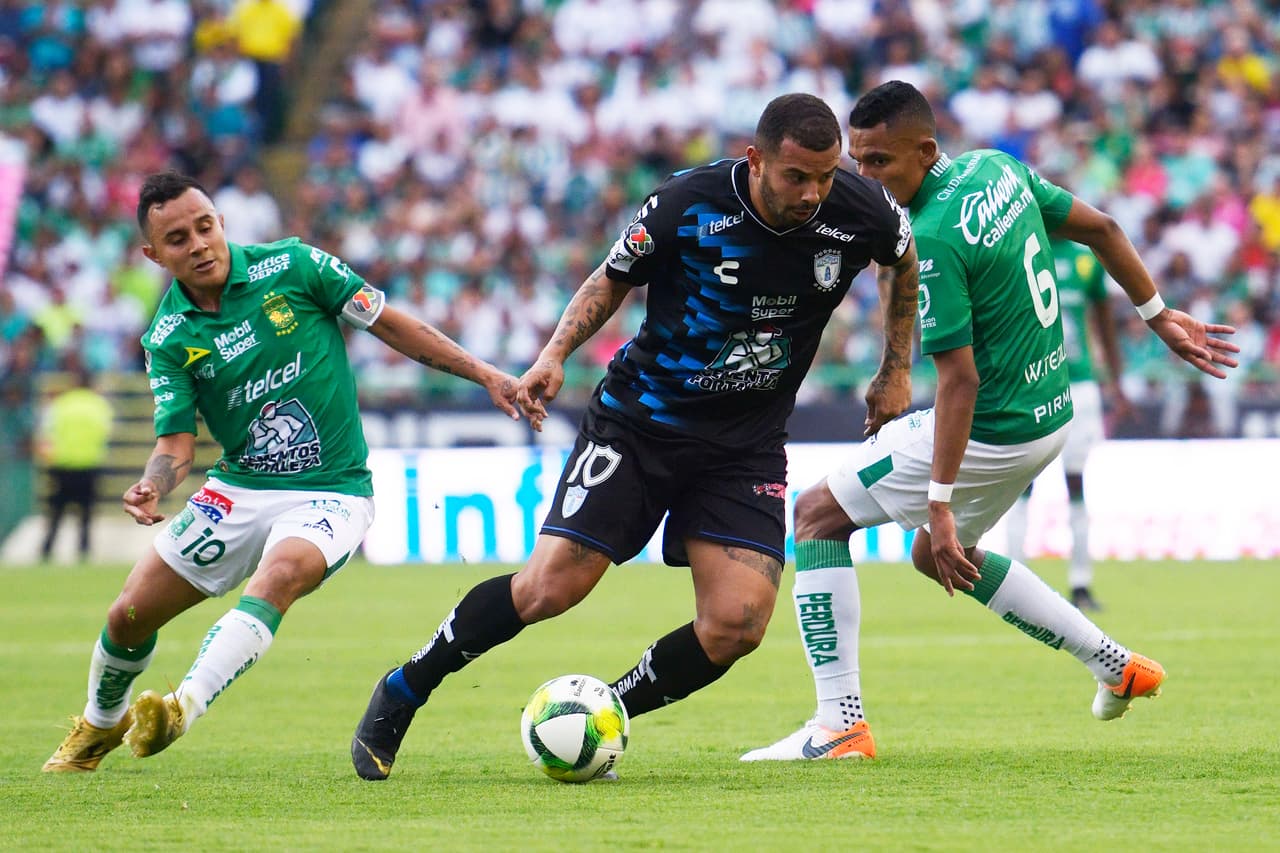 Edwin Cardona trató de sobresalir y aparecer constantemente en el ataque de los visiatntes pero la marcación fue precisa para evitar que se generara una ocasión de gol.