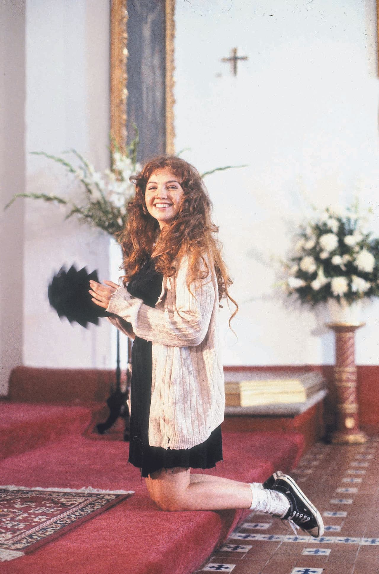 <b><a href="https://www.univision.com/programas/novelas/que-fue-del-elenco-de-la-telenovela-marimar-fotos">Thalía</a></b> repitió la fórmula en 
<b><a href="https://www.univision.com/programas/novelas/que-fue-de-la-maldita-lisiada-de-maria-la-del-barrio-fotos">'María la del Barrio'</a></b> (1995) con este vestuario. En la historia, María no se preocupaba por lucir bien pero su carismática personalidad enamoraba a más de uno.