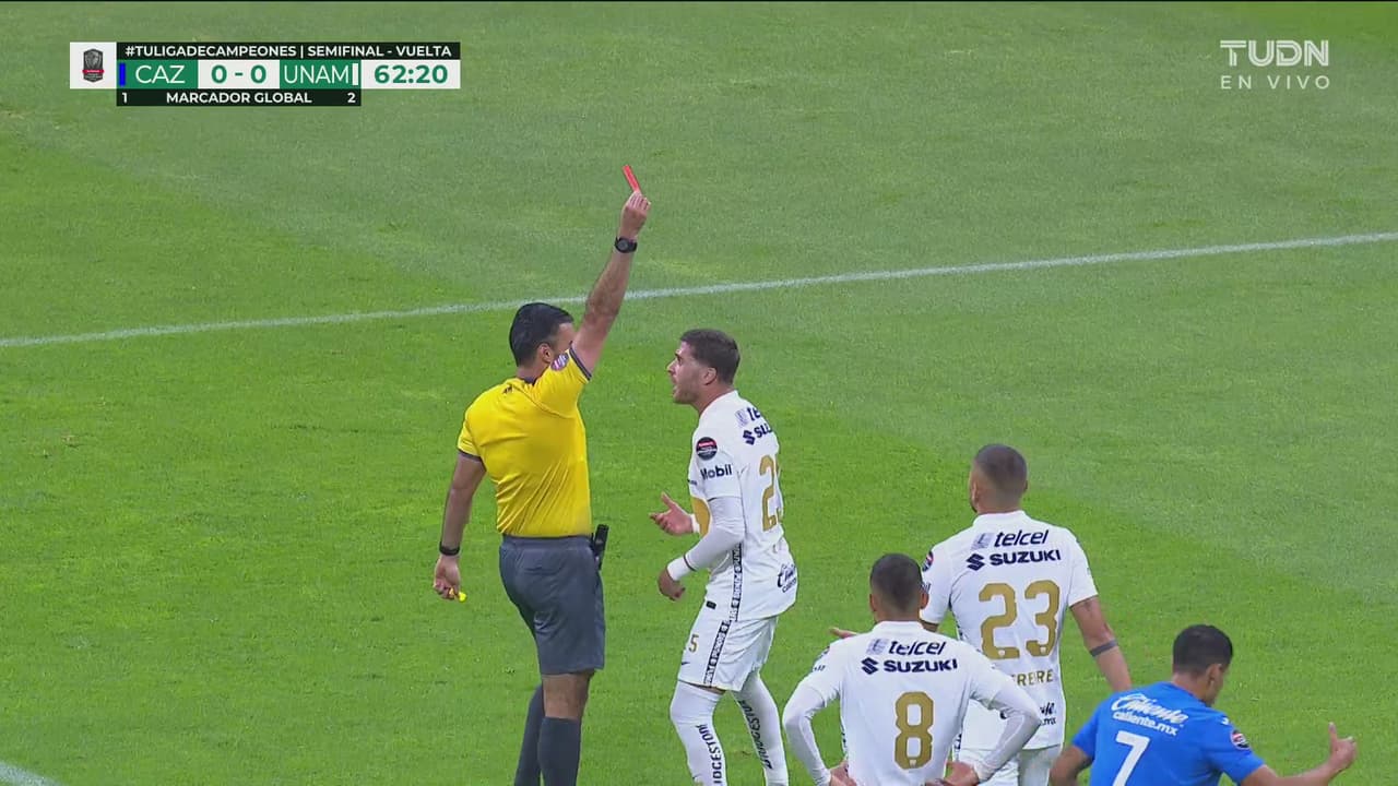¡Adios, ‘Palermo’! Ortiz es expulsado por jalón a Santi Giménez