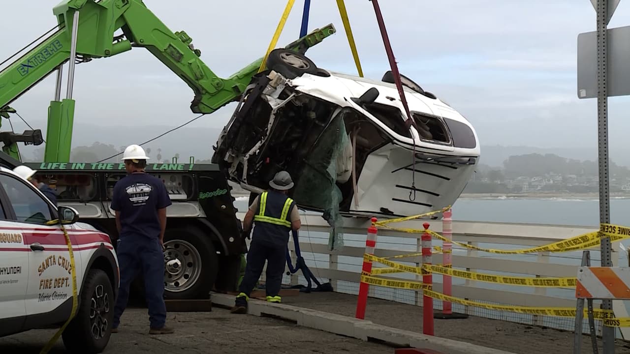 Hombre muere tras caer con su vehículo desde el muelle de Santa Cruz
