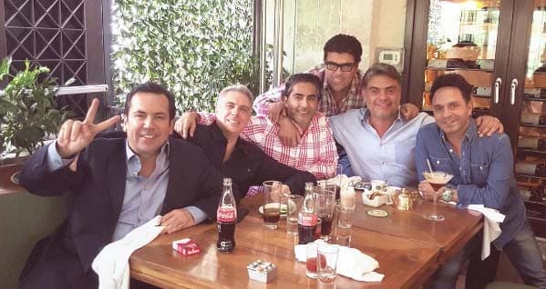 Lisardo y Raúl disfrutan de una tarde con sus grandes amigos.