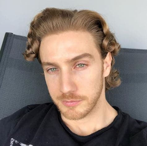 "(Siempre encontraré en ti) mensajes espontáneos de buena vibra y bonitos deseos cualquier día en cualquier momento, sinceridad, lealtad y un abrazote fuerte siempre, que solo llena de amor. Te amo. ¡Afortunada soy de tenerte en mi vida!", comentó la también cantante.