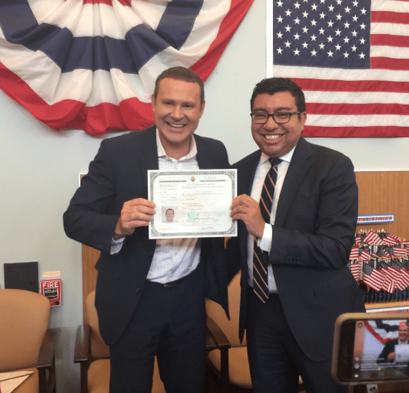 Alan Tacher se comprometió a sumar un voto más para poder alcanzar una reforma migratoria para nuestra gente.