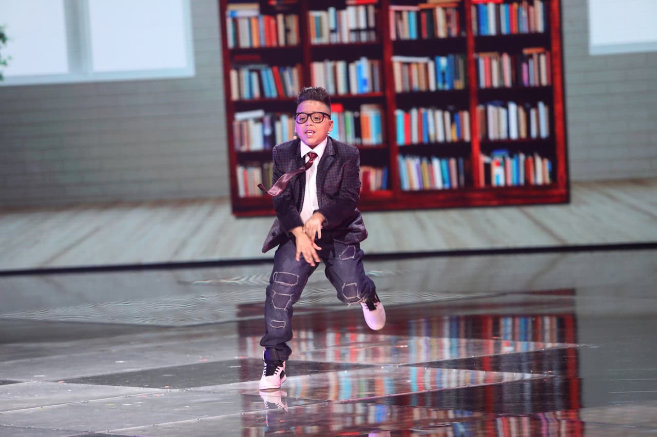 Almany volvió a presentarse, pero no lo hizo solo.