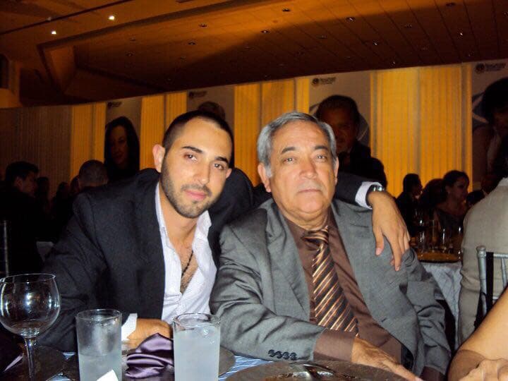 El papá del Compa Ivan igual de 'cool' como el.