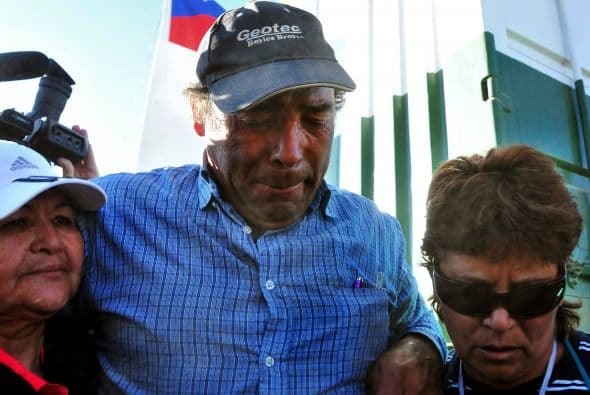 Todo listo en 15 días significa que la infraestructura exterior estará completa y a disposición para evacuar al grupo, atrapado a 700 metros de profundidad tras un derrumbe en la mina de cobre y oro, en la región de Atacama, a unos 850 kilómetros al sur de Santiago.