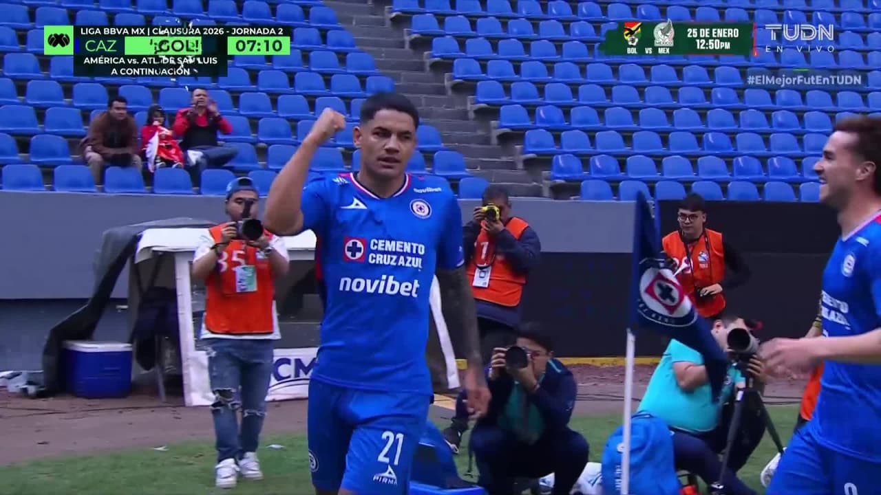 ¡Gol del Cruz Azul! ¡El 'Toro' Fernández se estrena en el torneo con la Máquina!