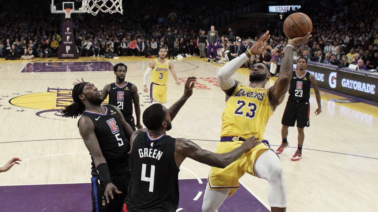 LeBron James está a 13 puntos de rebasar a Michael Jordan entre los anotadores históricos