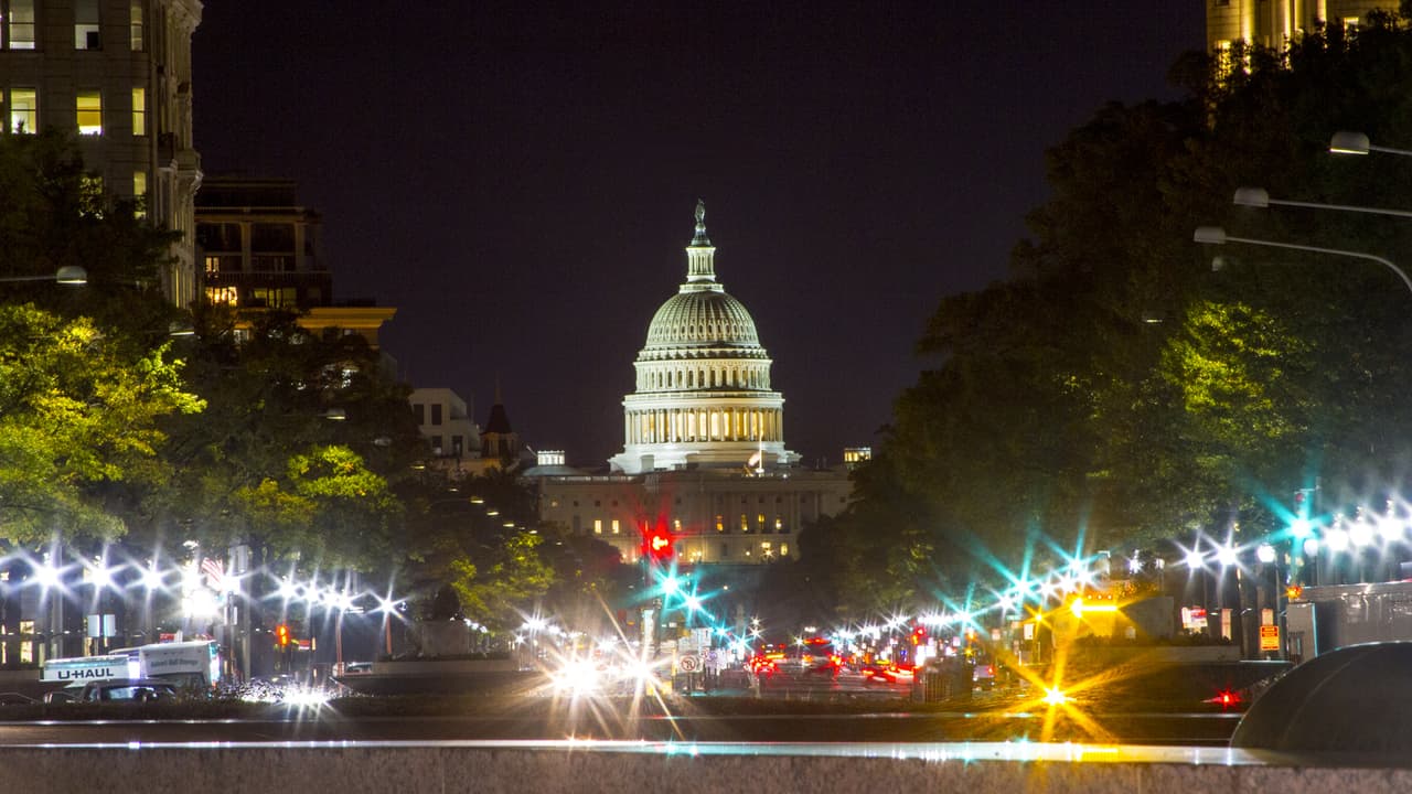 El personal del Capitolio fue evacuado alrededor de las 6:30 PM del miércoles 20 de abril, debido a una posible amenaza por un avión no identificado sobrevolando la zona.