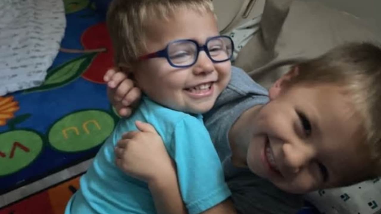 Hermanos gemelos de 7 años mueren tras caer a un estanque congelado en Carolina del Norte