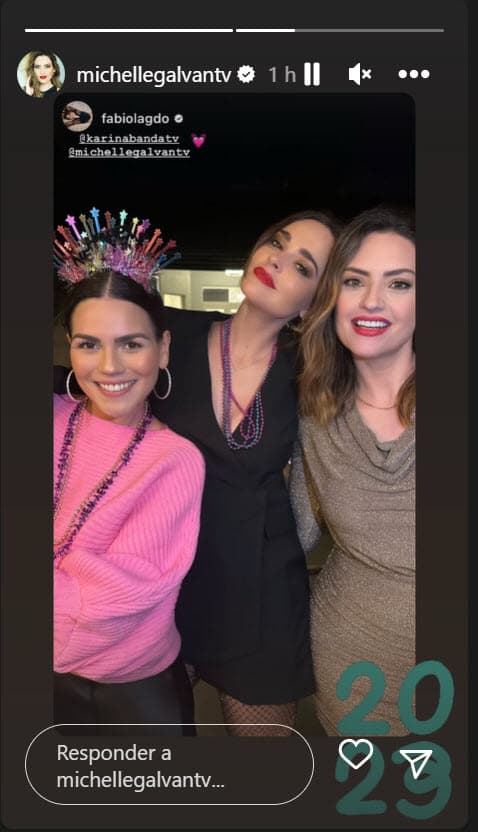 "Voy a estar en casita.
<b>Tenemos una casita nueva</b> que estamos disfrutando, estamos remodelando, que nos estamos gozando cada detalle", dijo la mexicana a People en Español horas antes de que el 2022 sufriera su final.
<br>