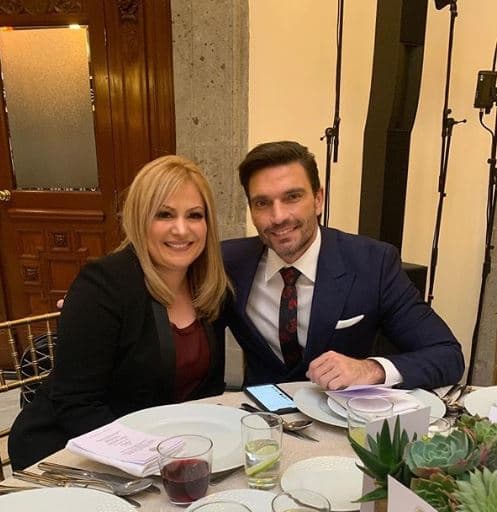 Ante el cuestionamiento de la prensa por saber si la empresaria era su nueva pareja, el actor confesó que no es así, pues solo es amigo y socio de Rouvroy.