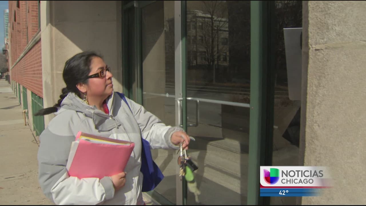 Pocos hispanos se benefician de los programas de asistencia para pagar alquiler en Chicago