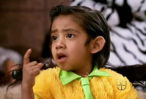 Igualmente se le invitó a Sabadazo para dedicarle un poema a las conductoras del programa matutino: Araceli Ordaz, alias 
<a href="https://www.univision.com/famosos/la-dificil-vida-de-araceli-ordaz-gomita">Gomita</a>; Cecilia Galiano y Laura G.