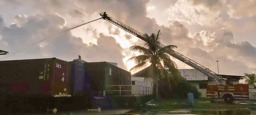 Para extinguir el fuego se unieron la brigada de Amgen de Juncos, OMME de Juncos y Yabucoa, y personal técnico de la propia empresa Olein.