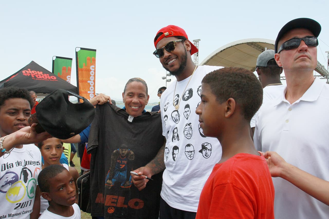 <b>Anthony</b> tiene raíces de Puerto Rico, de donde es su papá y abuela. En 2010 inició la Carmelo Anthony Foundation y se mostró muy satisfecho de poder ayudar a la comunidad boricua. Además, la estrela de la NBA es propietario del equipod e futbol Puerto Rico F.C. 
<br>
