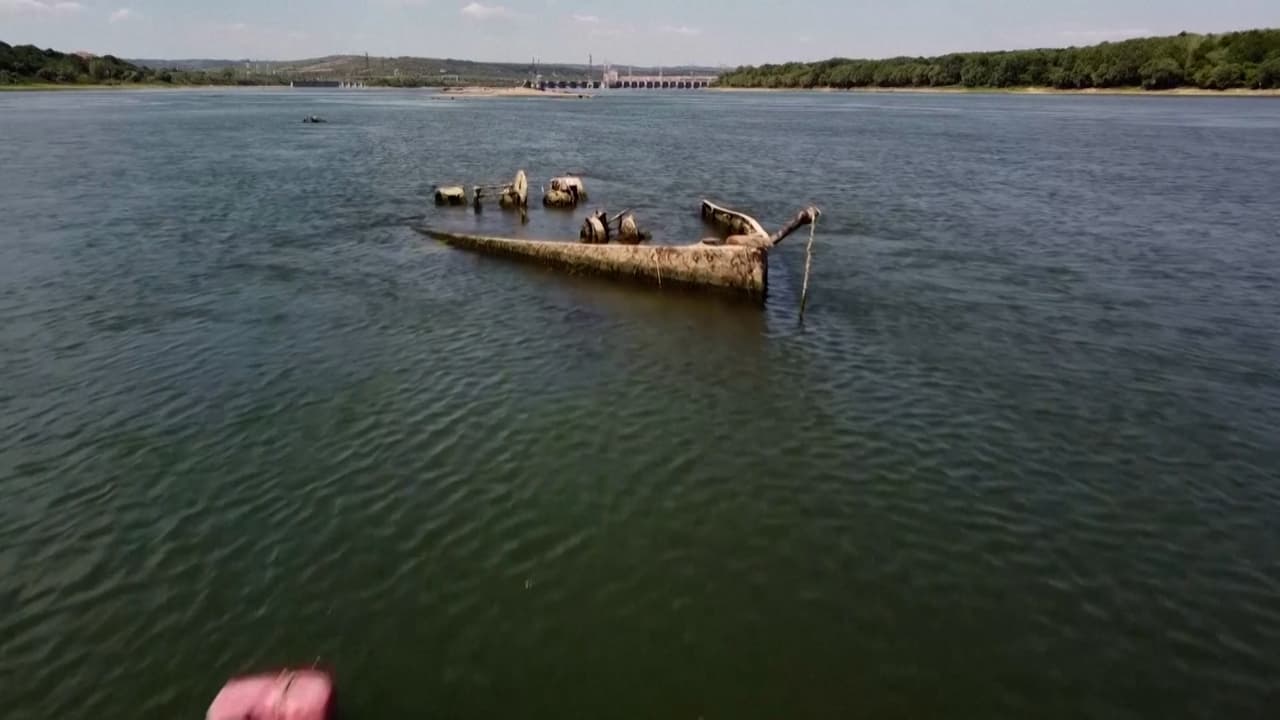 Se han encontrado más de 20 de estos cascos cerca de Prahovo, una ciudad en Serbia, según Reuters. 
<br>
<br>Estas embarcaciones formaban parte de la Flota del Mar Negro de la Alemania nazi que fue hundida por el ejército soviético en 1944.
<br>