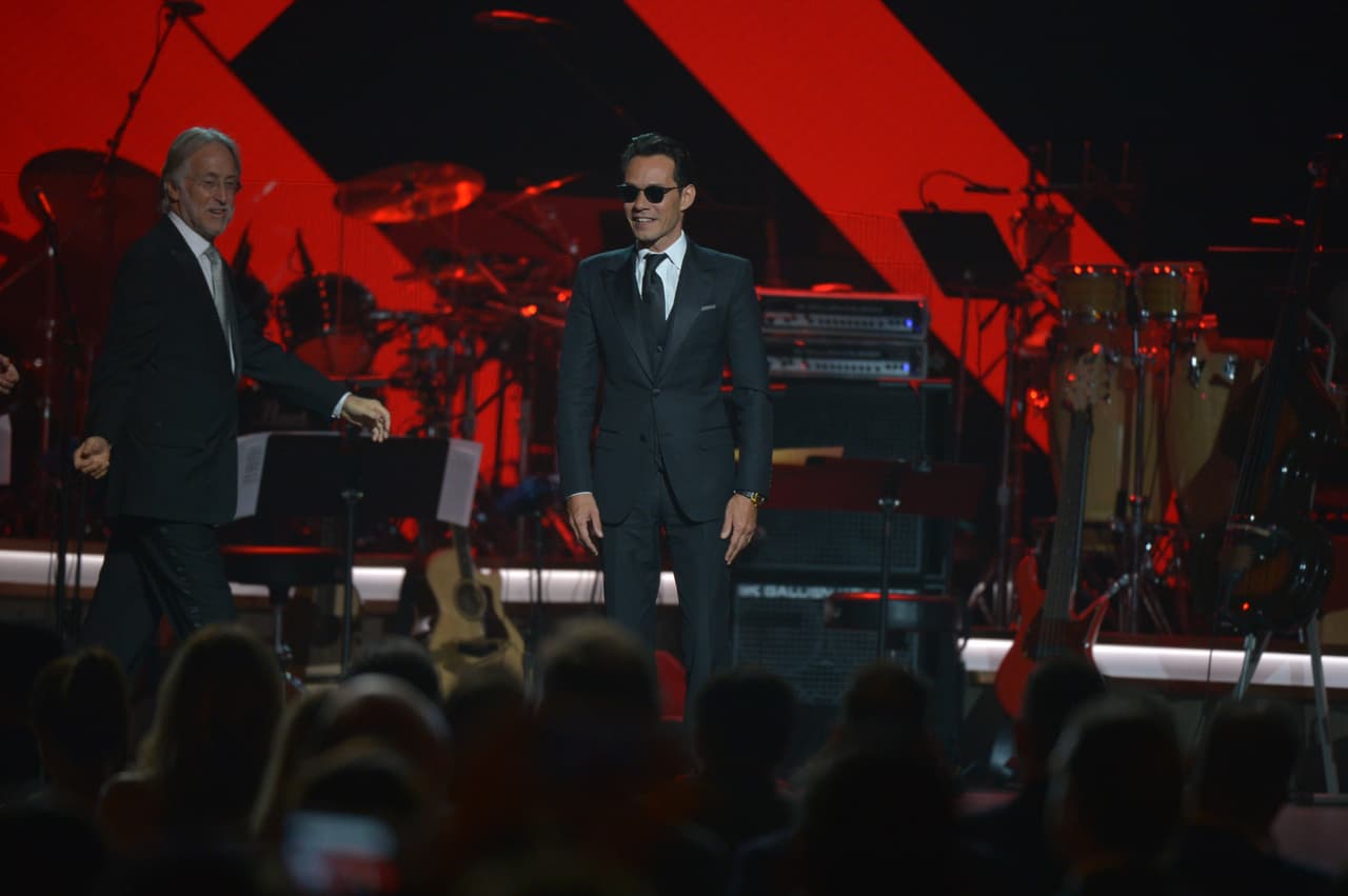 El salsero estuvo acompañado de sus grandes amigos, quienes reinterpretaron sus canciones y honraron su trabajo en la música.