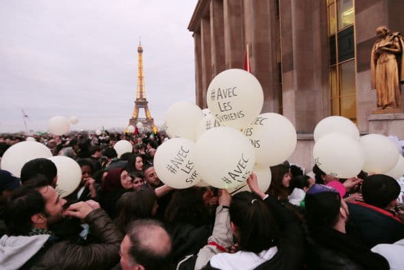Al igual que hace 125 años, la Torre Eiffel sigue siendo fascinante.