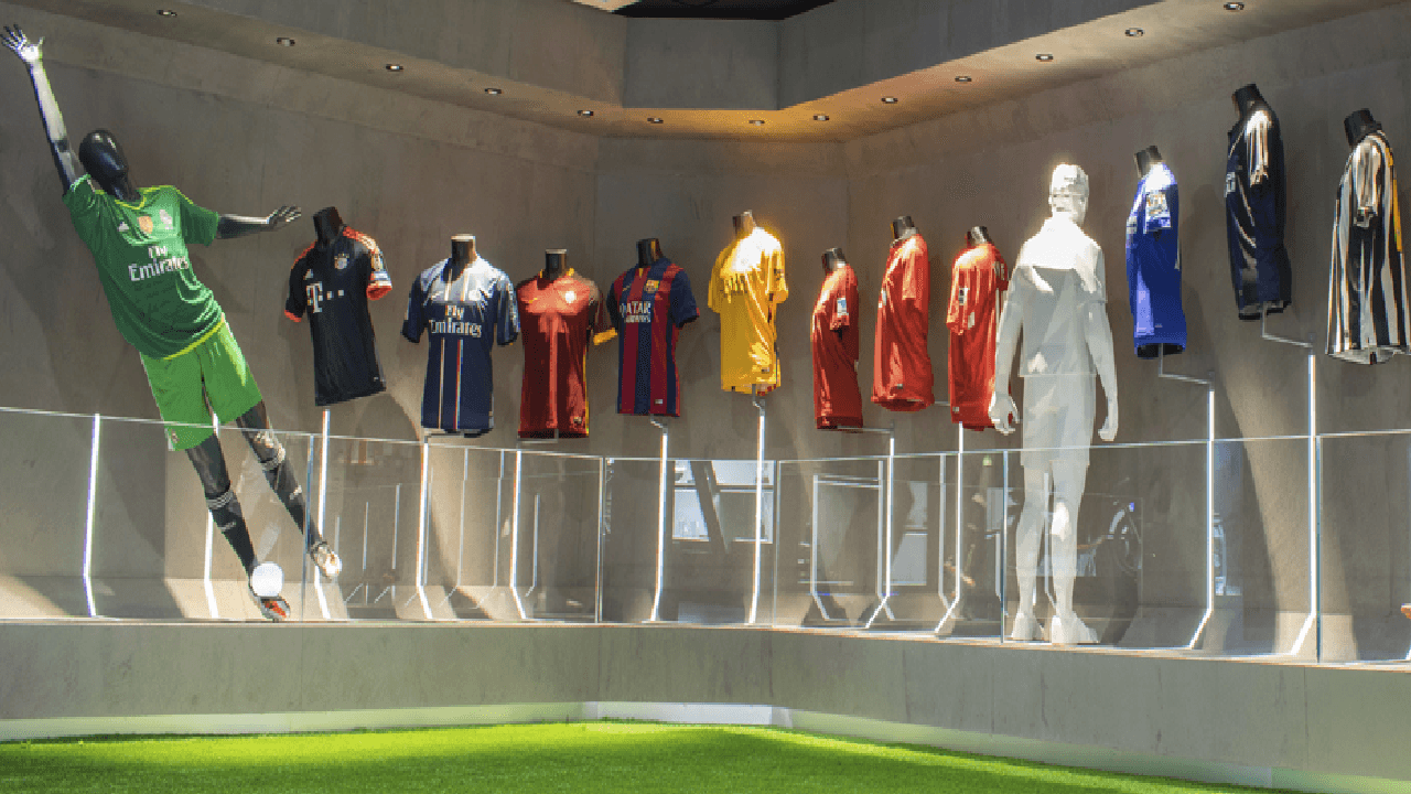 Estas son algunas de las playeras de diferentes futbolistas.