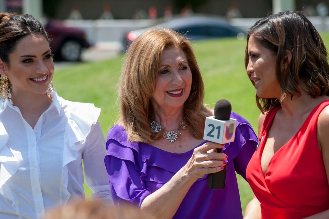 Una bienvenida calurosa fue lo que recibió al equipo de Primer Impacto en Fresno. Tanto del clima como el cariño del público del Valle Central. Todos los presentes tuvieron la oportunidad de tomarse fotos y convivir con el equipo.
