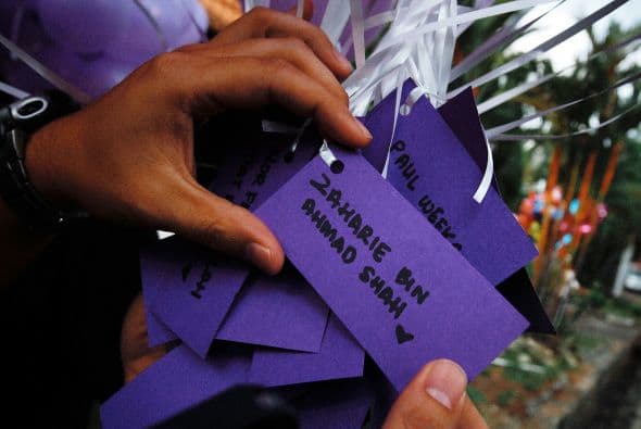 En los globos, también se colgaron tarjetas donde escribían mensajes a los pasajeros.