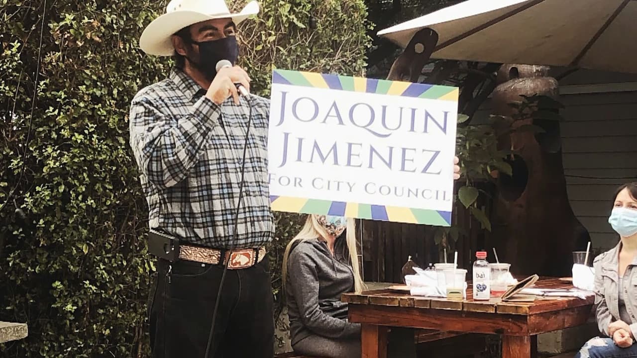 “Me conocen como el señor de la trenza”: Half Moon Bay elige a su primer concejal mexicano en la historia