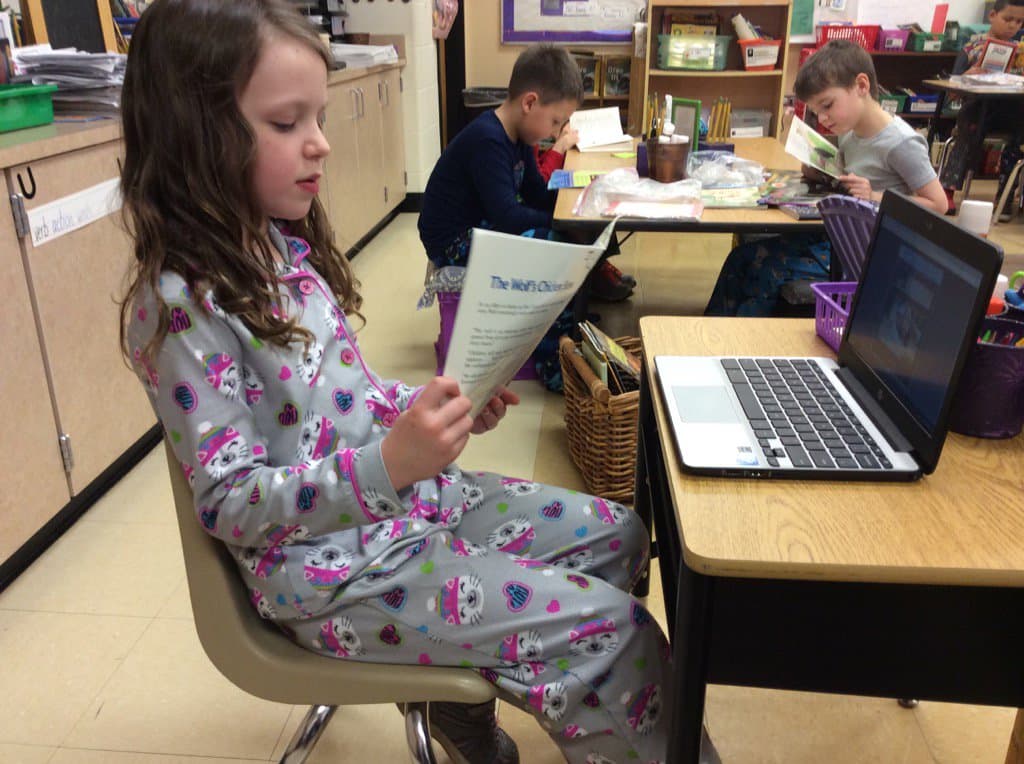 Los útiles escolares se distribuirán en cada escuela. Aunque el Distrito Escolar U-46 no proporcionará mochilas, estará compartiendo información sobre la distribución de mochilas a través de organizaciones en la comunidad.