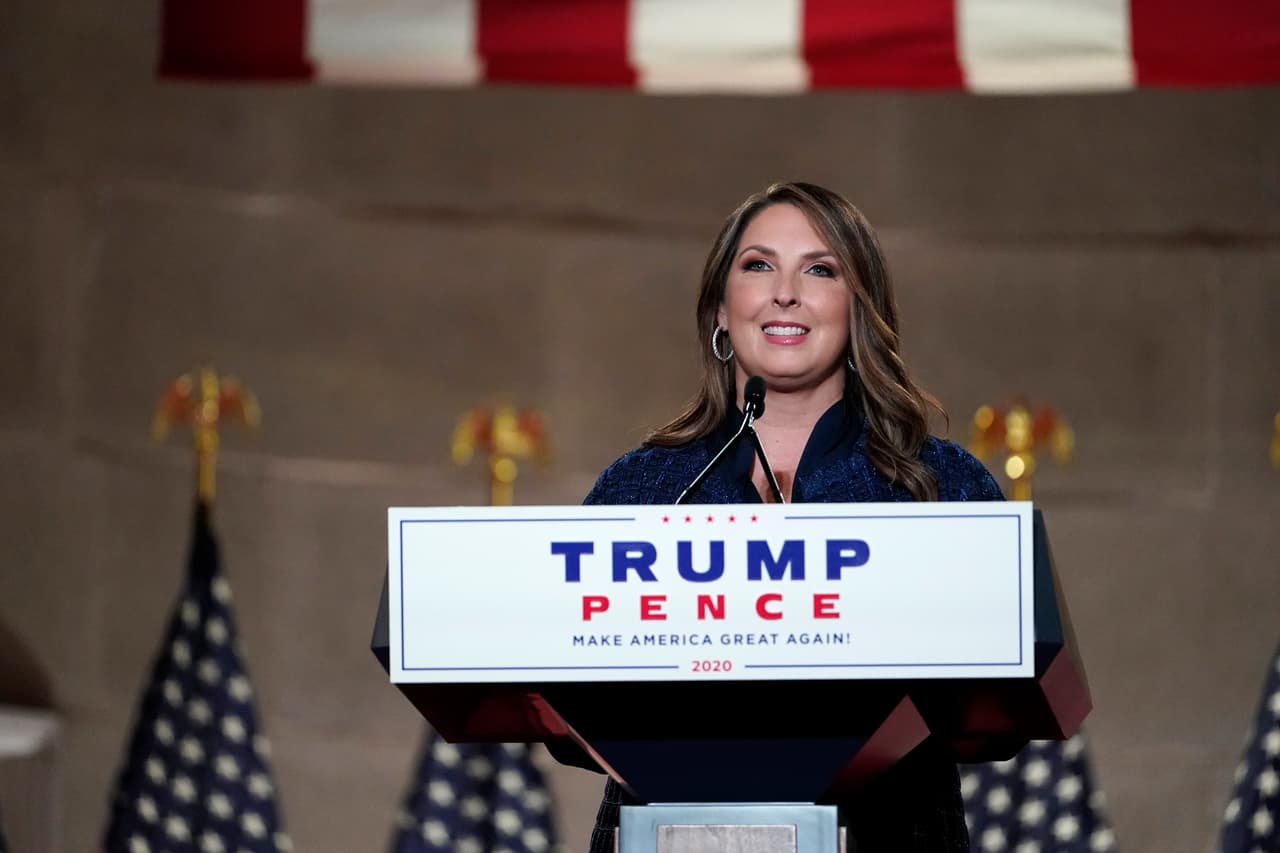 Ronna McDaniel, presidenta del Partido Republicano, intervino al comienzo del horario estelar de la convención. Dijo que los demócratas se encaminan hacia el socialismo y que su principal argumento para apoyar a su candidato presidencial Joe Biden es que "és es un buen tipo".