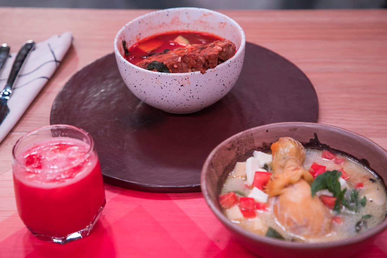 Cada familia tuvo la responsabilidad de elaborar un caldo. Las Bárcenas hicieron caldo de pollo, que tuvo muy buenos comentarios por parte de los chefs.