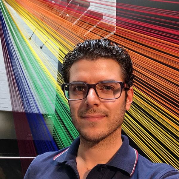 Actualmente, Santiago tiene 32 años, es arquitecto de interiores y tiene su propio despacho desde 2014.