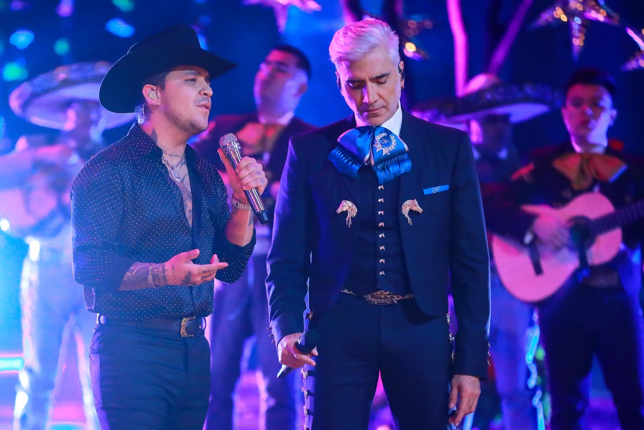 <h3 class="cms-H3-H3"><b>6.- Fuegos artificiales y un “¡Viva México!”</b></h3>
<br>
<br>Alejandro Fernández, Calibre 50 y Christian Nodal se enlazaron desde Guadalajara para dar un toque de música ranchera a la noche. 
<br>