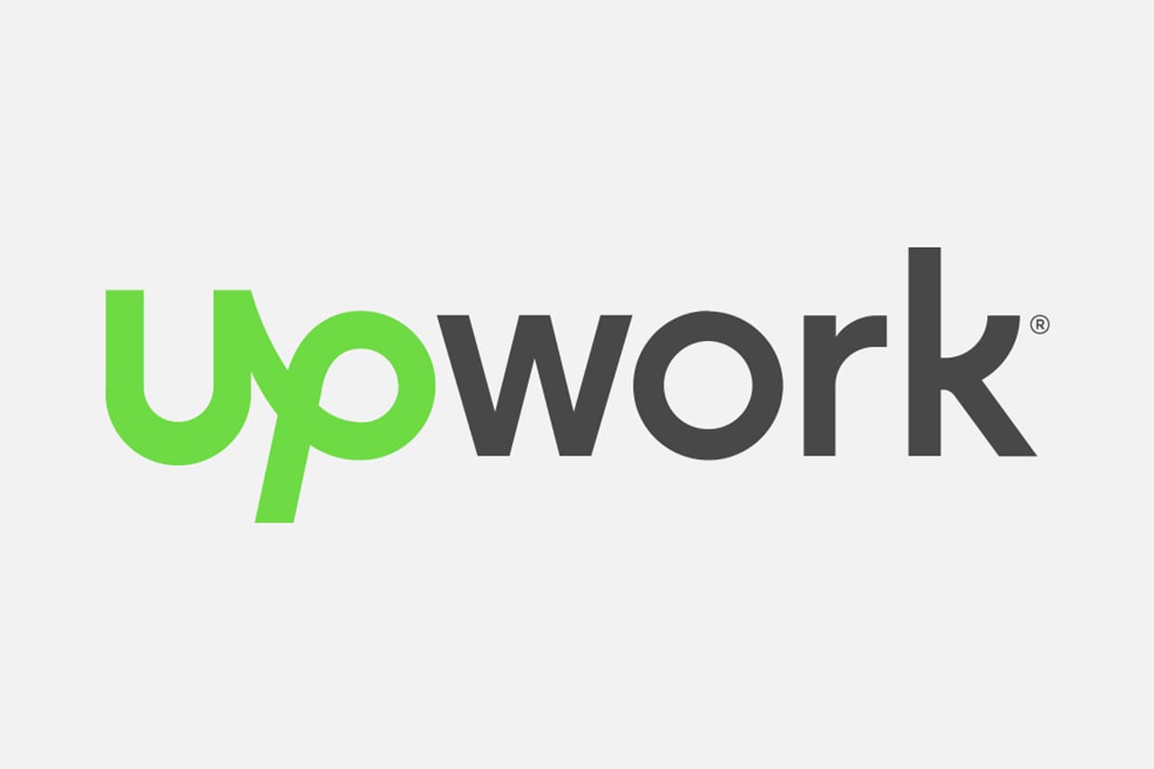 <b>Upwork</b>
<br>
<br>Este sitio web
<a href="https://www.upwork.com/"><u>conecta compañías y trabajadores freelancers</u></a> para completar determinados proyectos. Diseñadores web, traductores, redactores o cualquier trabajador que sólo necesite una computadora puede ser contratado a través de este sistema.
<br>
<br>La plataforma se lleva una comisión de las ganancias del trabajador independiente que va del 5% al 20%, dependiendo del flujo de trabajo. Según el portal US News,
<a href="https://money.usnews.com/money/personal-finance/articles/best-websites-to-make-money-online#taskrabbit"><u>Upwork ha tejido una red muy amplia</u></a> y la competencia es dura, pero con el tiempo puede ser una opción rentable.
<br>
<br>
<a href="https://www.univision.com/noticias/trending/10-paises-donde-extranjeros-viven-mejor-fotos"><u>Vea aquí los mejores países para irse a vivir y trabajar (y hay tres de América Latina)</u></a>
<br>