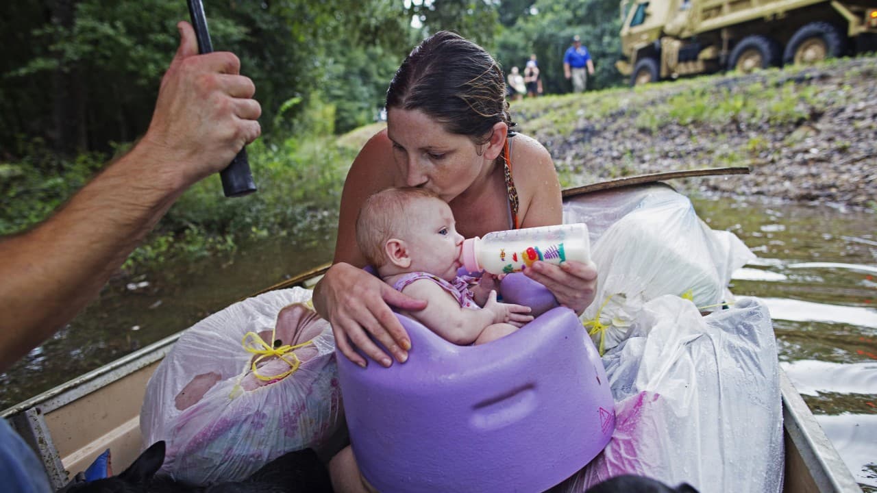 Siete personas fallecidas y más de 20,000 rescatadas por las inundaciones en Louisiana