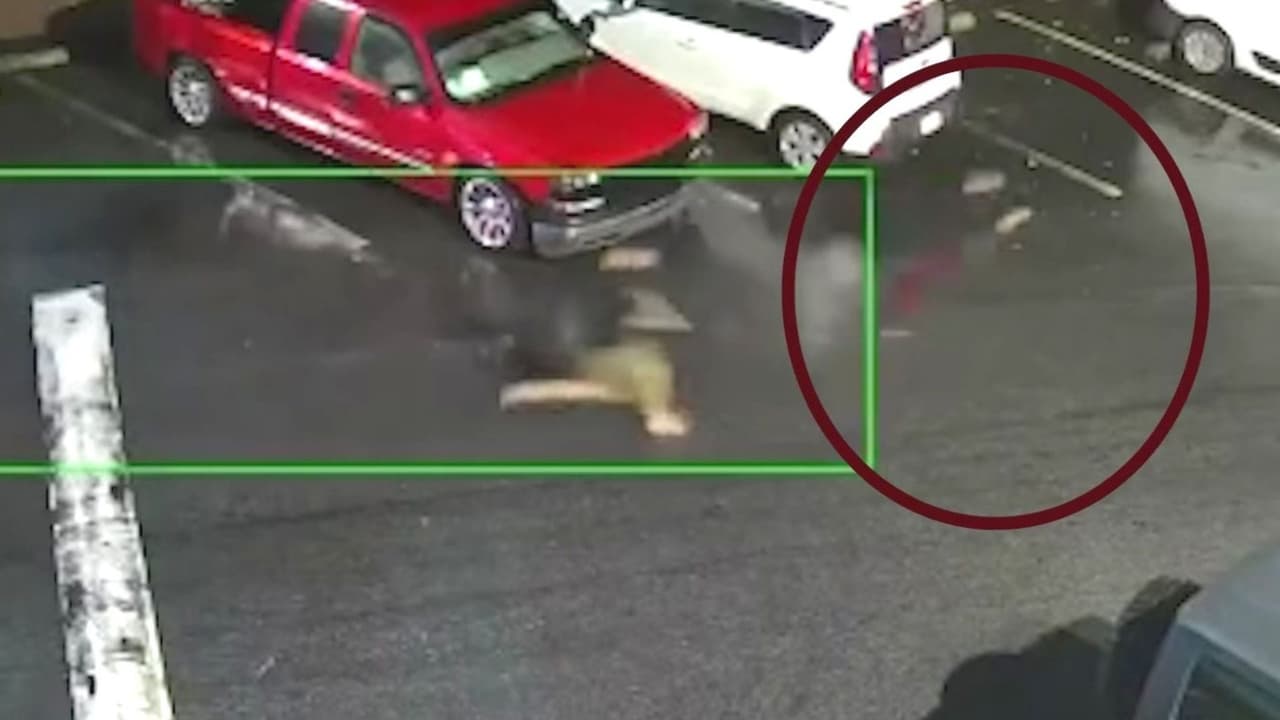Hombre que escapó de ICE habla desde la clandestinidad tras redada en apartamentos