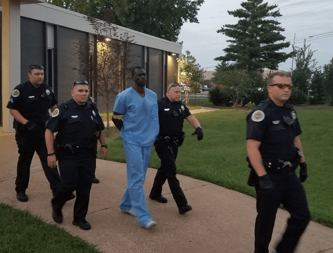 Detenido un hombre armado que mató a una mujer e hirió a seis personas en una iglesia en Tennessee
