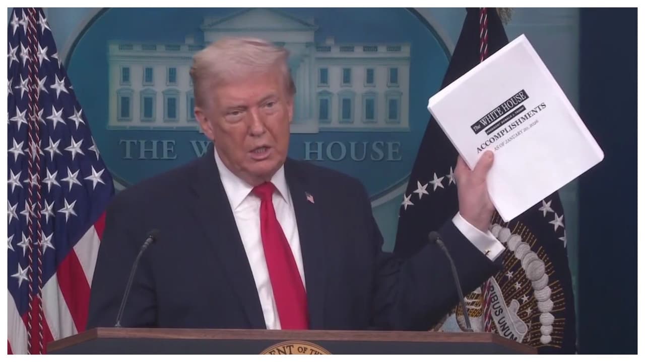 Trump presume documento con logros del primer año de segundo mandato: "Terminamos con la peor inflación"