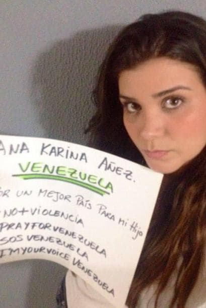 Ana Karina Añez, quien no específica qué concurso ganó en Venezuela, pide un mejor país para su hijo. Fotografía tomada de Twitter.