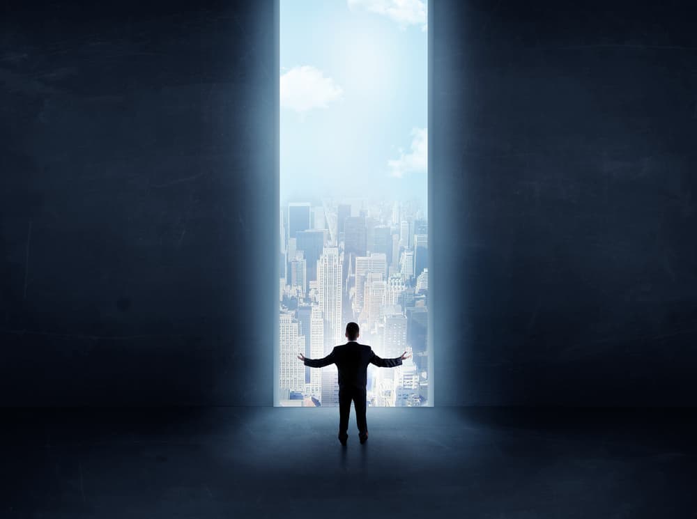 Ya estamos avanzando en esos primeros años de la Era de Acuario, una Era que como vimos anteriormente dura 2000 años, poco a poco estaremos plenamente en ella, y cuando dentro de algunos siglos vivamos totalmente en su esplendor el mundo conocerá una calidad de vida como nunca antes lo había experimentado.