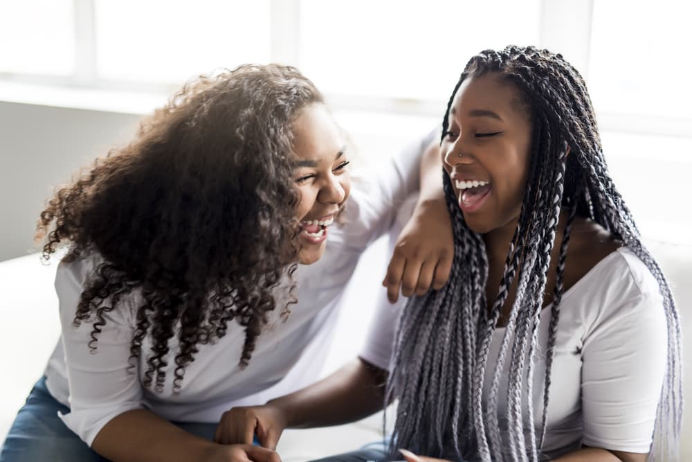 <b>GÉMINIS</b>
<br>Siendo regido por el planeta de la comunicación, Mercurio, un Géminis siempre querrá contar con un hermano a un lado para que sea su confidente y le cuente hasta el más mínimo detalle de su día a día, así que seguramente sufren si son hijos únicos.