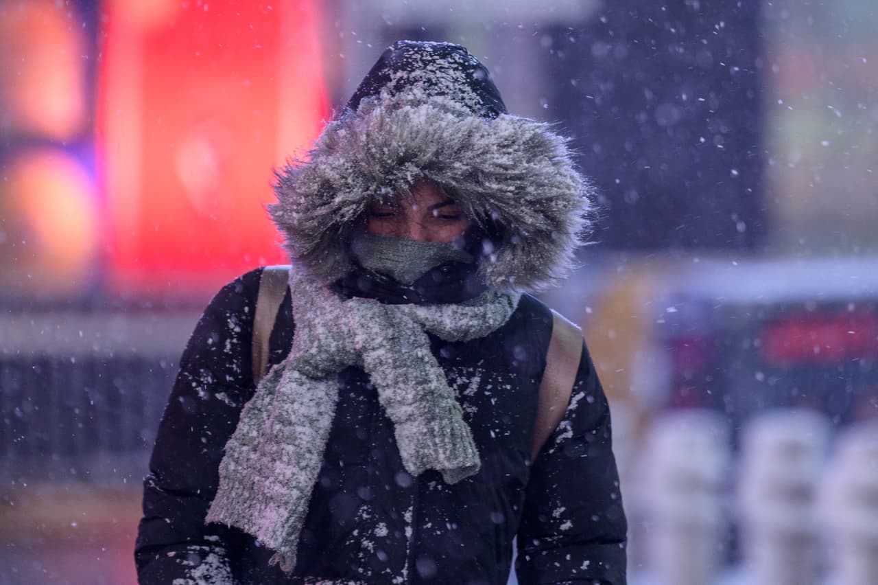 Tormenta de nieve con posibilidad de convertirse en ciclón bomba pudiera llegar a Nueva York este fin de semana