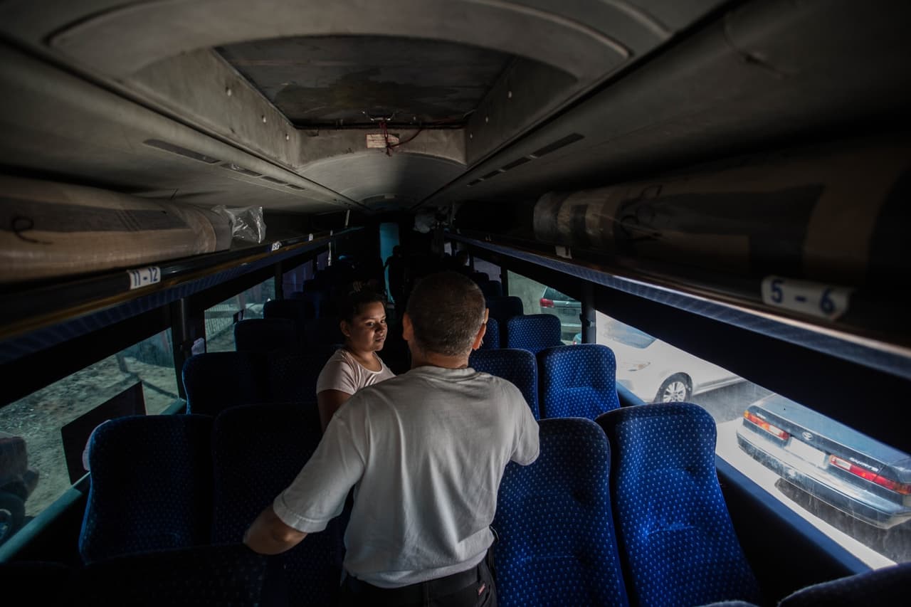The pastor in charge of the Ágape shelter, Alberto Rivera, says goodby to a group of Central Americans returning to their countries. “God bless you all. I am going to give you my telephone number so you can call me when you get there,” he said.