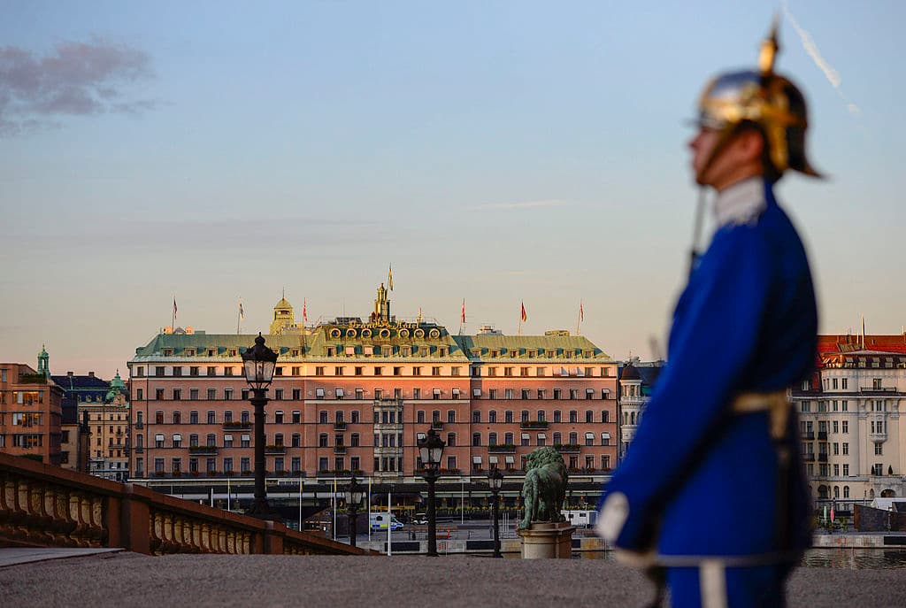 <b>Puesto 6: Suecia</b>
<br>
<br>⬆️Subió 1 lugar. Posición en 2022: 7.
<br>
<br>Suecia sigue siendo uno de los países más felices del mundo gracias a su alto PIB per cápita, una sociedad con altos niveles de igualdad social, excelente para el desarrollo profesional y la vida de las mujeres y un sistema educativo de excelencia.