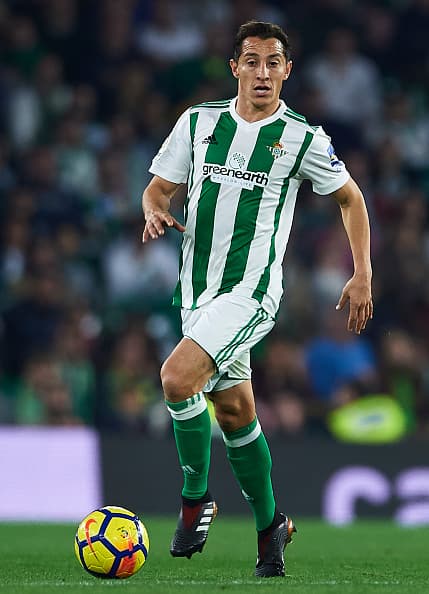 Andrés Guardado sigue siendo un jugador pretendido por muchos equipos aunque recientemente declaró que está "a muerte" con el Betis en particular en un semestre previo a la Copa del Mundo de Rusia 2018.