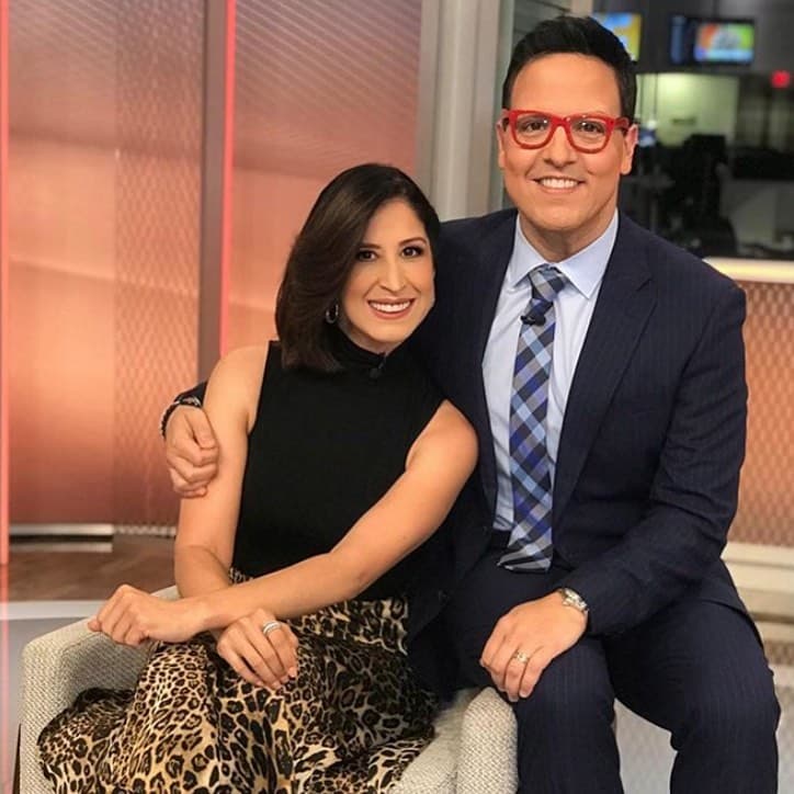 Aquí con su compatriota Elyangelica González.